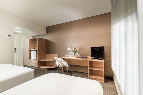 Ibis Melbourne Hotel And Apartments - Tourism Brisbane 8