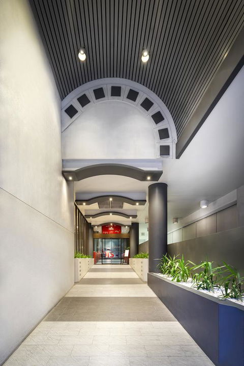 Ibis Melbourne Hotel And Apartments - Tourism Brisbane 4
