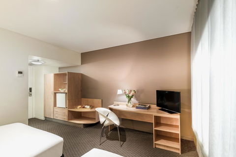 Ibis Melbourne Hotel And Apartments - Tourism Brisbane 10