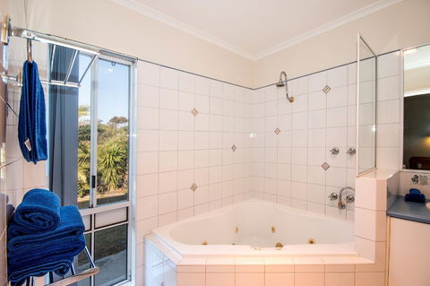 Torquay Tropicana Motel - Tourism Brisbane 17