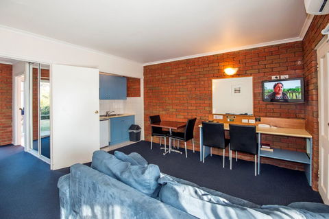 Torquay Tropicana Motel - Tourism Brisbane 24