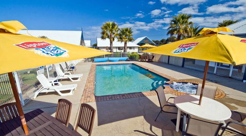 Torquay Tropicana Motel - Tourism Brisbane 1
