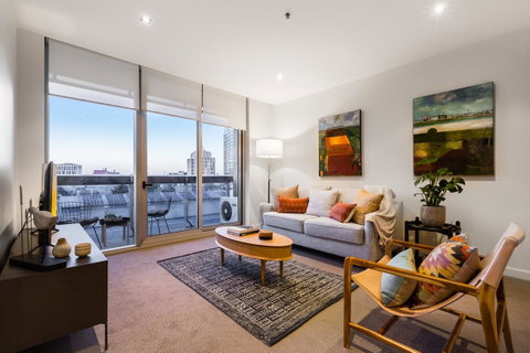 Auguste, Melbourne CBD Private Accommodation With Parking - Brisbane Tourism 2