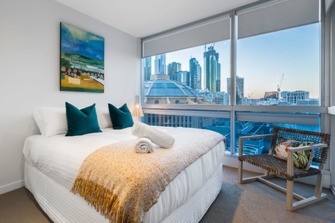 Auguste, Melbourne CBD Private Accommodation With Parking - Brisbane Tourism 0