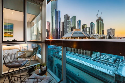 Auguste, Melbourne CBD Private Accommodation With Parking - Brisbane Tourism 1
