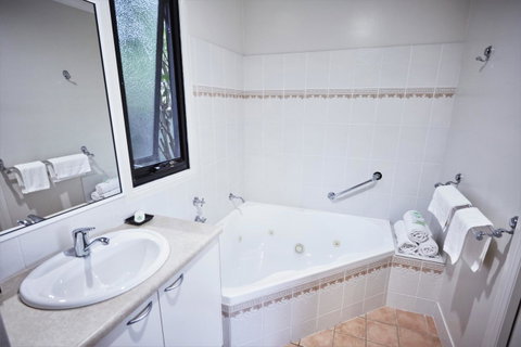 Goldfield Holiday Units - Brisbane Tourism 15