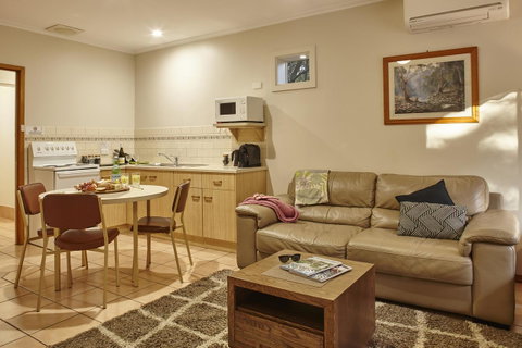 Goldfield Holiday Units - Brisbane Tourism 10