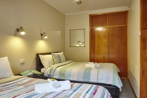 Goldfield Holiday Units - Brisbane Tourism 3