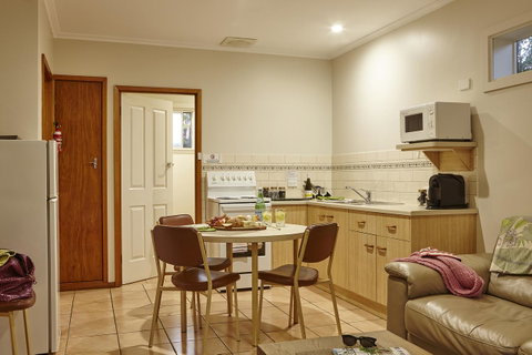 Goldfield Holiday Units - Brisbane Tourism 7