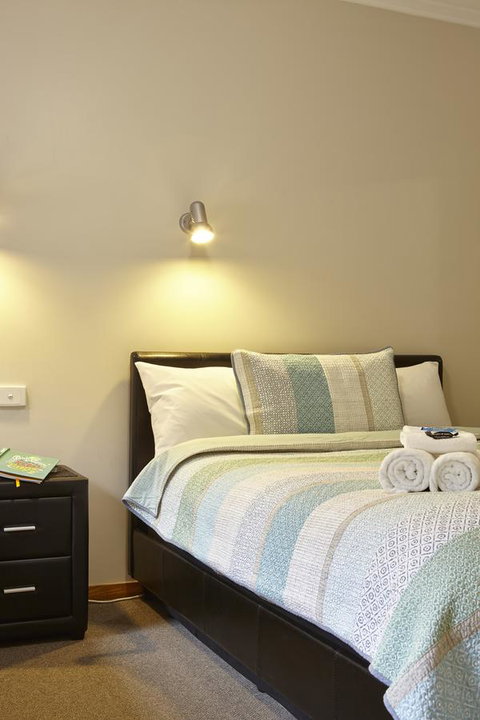 Goldfield Holiday Units - Brisbane Tourism 4