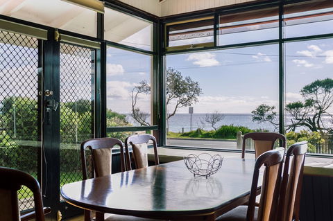 Beach Front Beauty - Ocean Front Views - Tourism Brisbane 0