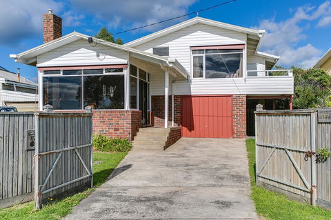 Beach Front Beauty - Ocean Front Views - Tourism Brisbane 17