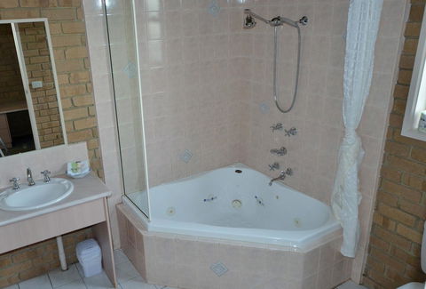 Tropicana Motor Inn - Tourism Brisbane 13