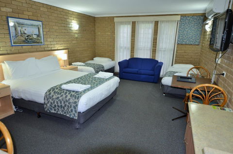 Tropicana Motor Inn - Tourism Brisbane 9