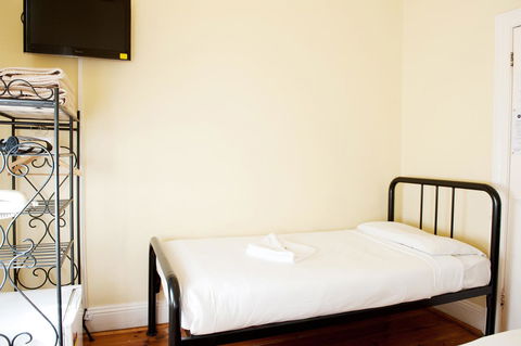 Hotel Claremont Guest House - Tourism Brisbane 5