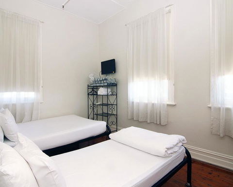 Hotel Claremont Guest House - Tourism Brisbane 13