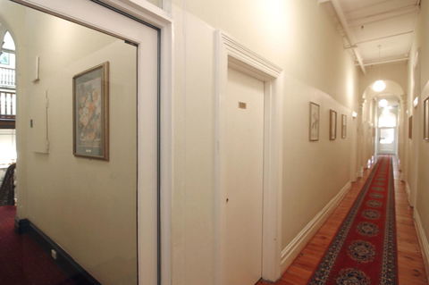 Hotel Claremont Guest House - Tourism Brisbane 14