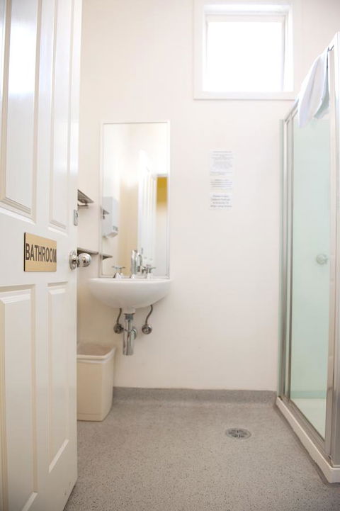 Hotel Claremont Guest House - Tourism Brisbane 3