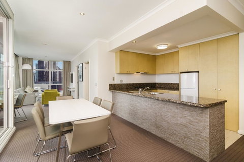 Clarion Suites Gateway - Brisbane Tourism 7