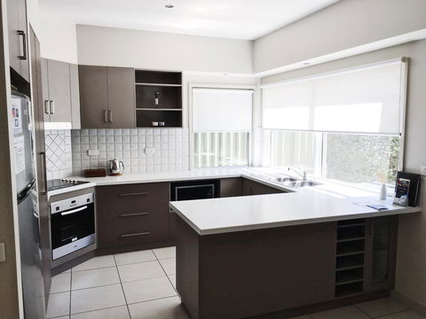 Luxury Abalina Cottages - Tourism Brisbane 5