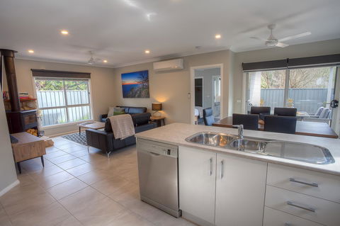 Luxury Abalina Cottages - Tourism Brisbane 7