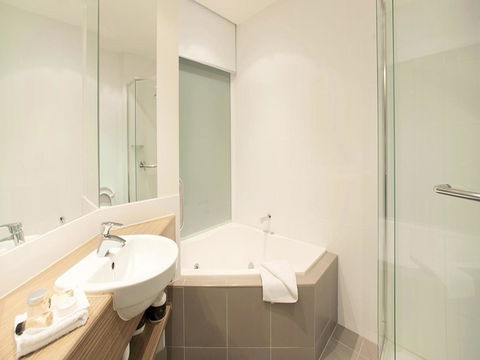 The Waves Apartments - Tourism Brisbane 7
