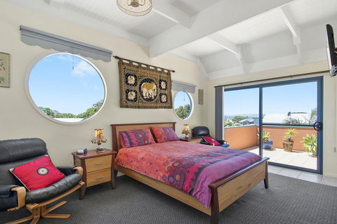 Black Dolphin Beach Penthouse - Tourism Brisbane 2