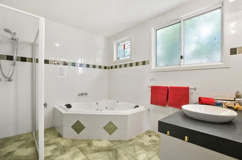 Black Dolphin Beach Penthouse - Tourism Brisbane 15