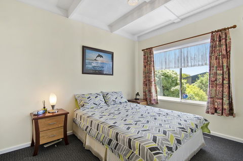 Black Dolphin Beach Penthouse - Tourism Brisbane 11