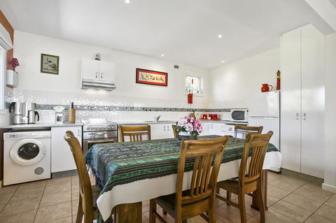 Black Dolphin Beach Penthouse - Tourism Brisbane 4