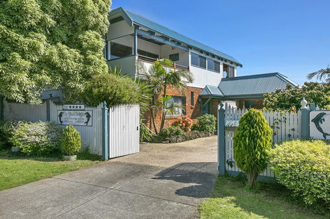 Black Dolphin Beach Penthouse - Tourism Brisbane 1