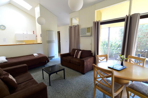 Executive Hideaway - Brisbane Tourism 24