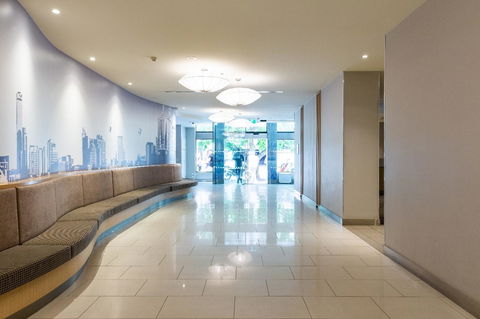 225 Melbourne Tower - Brisbane Tourism 3