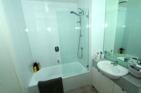 225 Melbourne Tower - Brisbane Tourism 21