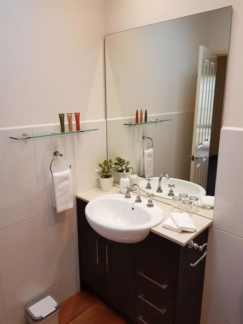 Healesville House - Fig Tree House - Tourism Brisbane 12