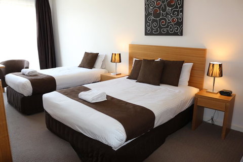 Bairnsdale International - Brisbane Tourism 12