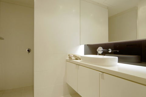 C-Scape Water Front Apartment - Brisbane 4u 8