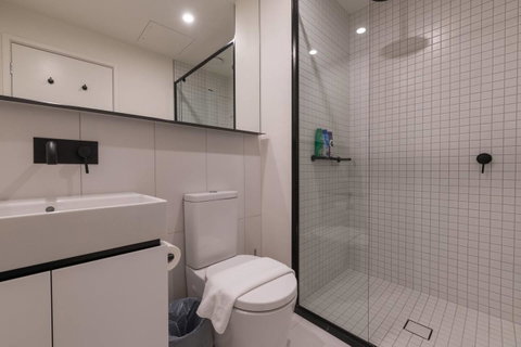 International 2 Bed 2 Bath Apartment - Brisbane Tourism 9
