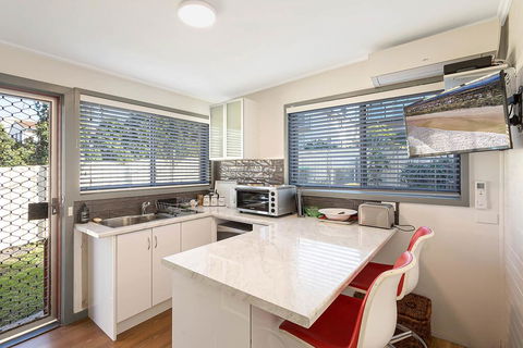 The Beach Shack On Beach Street - Tourism Brisbane 1