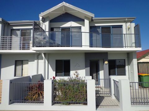 The Beach Villa Bunbury - Brisbane Tourism 0