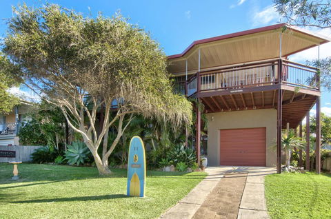 THE BOARDROOM ON BANKSIA - 11 Banksia Ave Bonny Hills - Tourism Brisbane 1