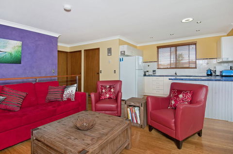 THE BOARDROOM ON BANKSIA - 11 Banksia Ave Bonny Hills - Tourism Brisbane 0