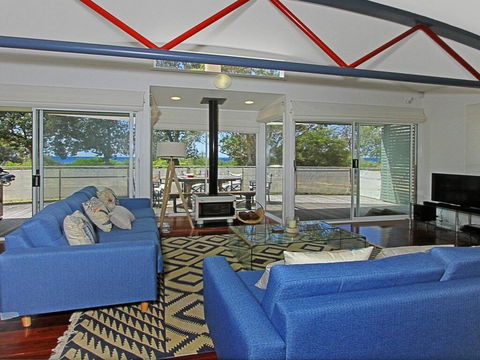 The Boathouse - Comfortable Beachfront Home - Brisbane Tourism 1