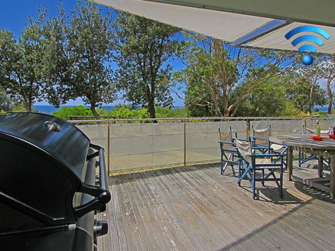 The Boathouse - Comfortable Beachfront Home - Brisbane Tourism 0