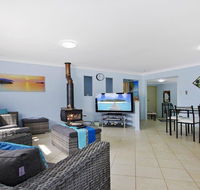 The Burra Break - 3 minute walk to beach access - Brisbane Tourism