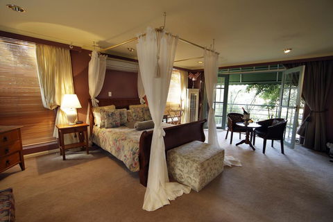 The Castle - Villa By The Sea - Brisbane Tourism 0