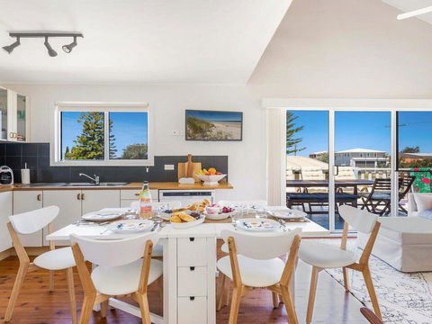 The Chalet At Callala Beach - Beach House Character - Brisbane Tourism 3