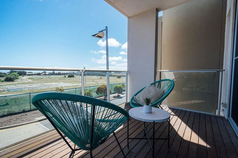 The Cove @ New Port-Pool - Spa - Sauna - Gym & More - Brisbane Tourism 1