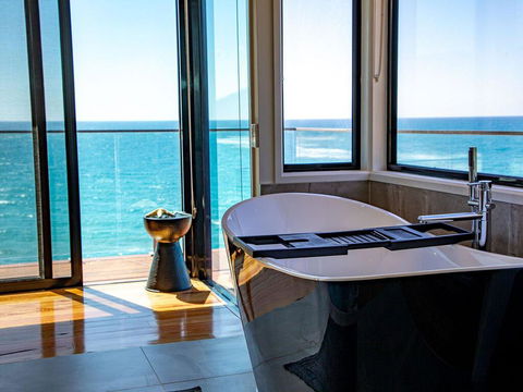 THE DECK HOUSE - A WYE RIVER ICON - Tourism Brisbane 2