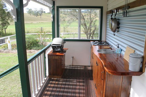 The Dollhouse Cottage - Tourism Brisbane 3
